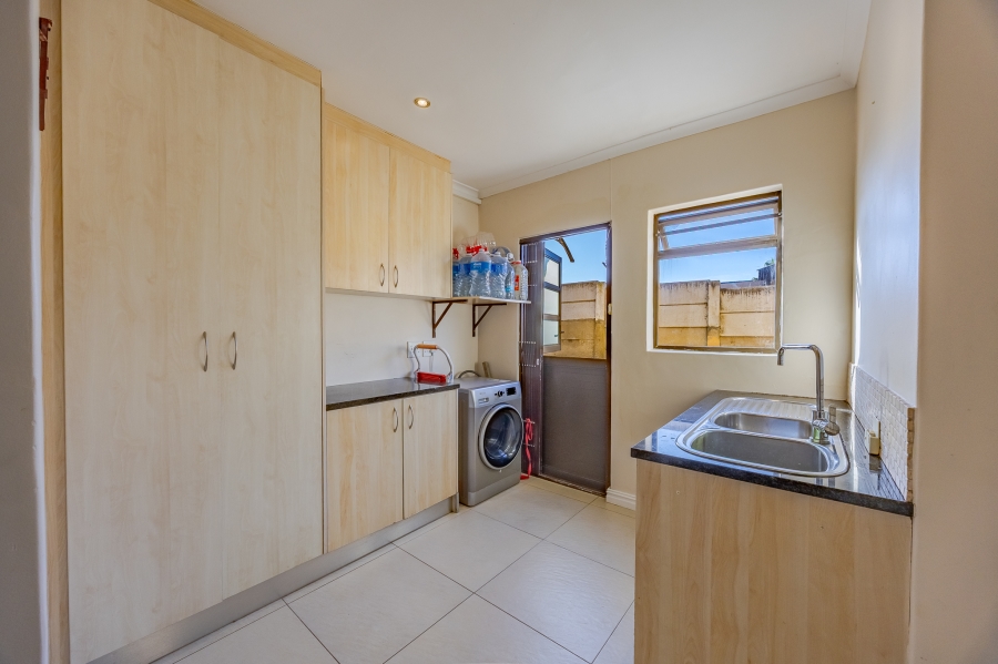 4 Bedroom Property for Sale in Flamingo Vlei Western Cape